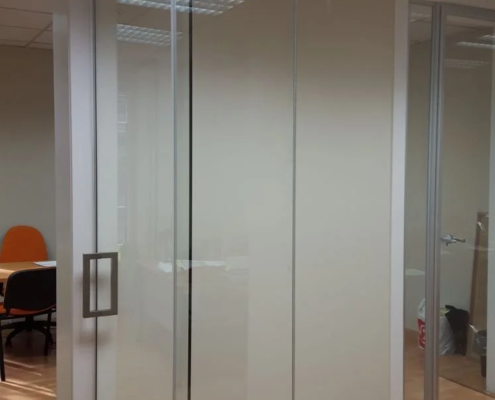 Puerta corredera de cristal templado